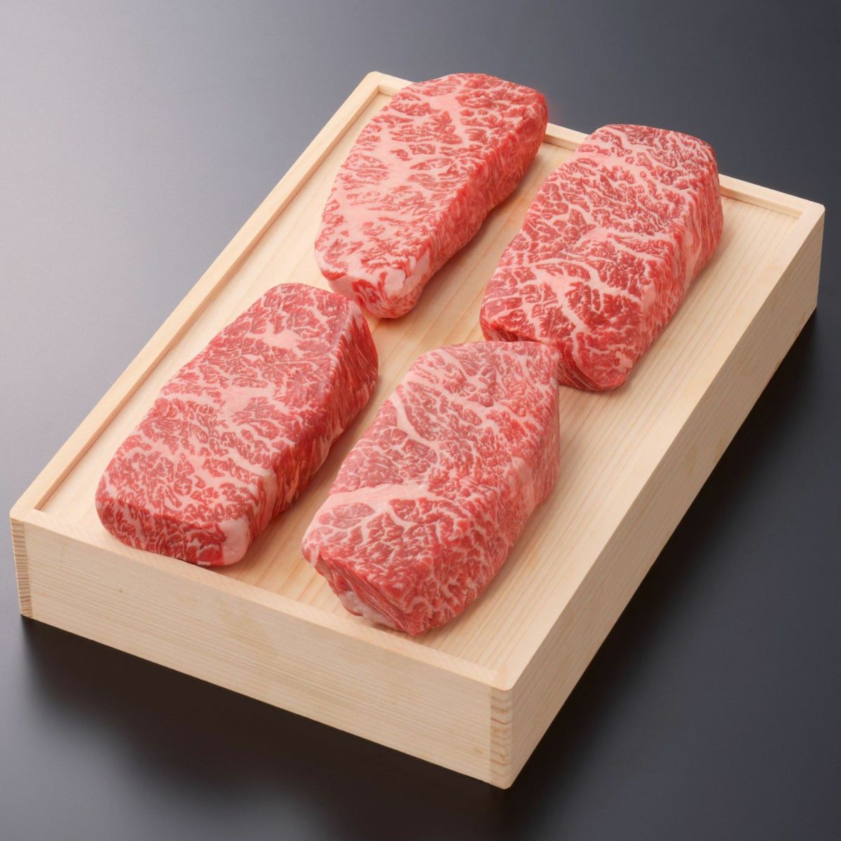 松阪牛カイノミステーキ肉100ｇ　7枚　贈答用木箱入りギフト