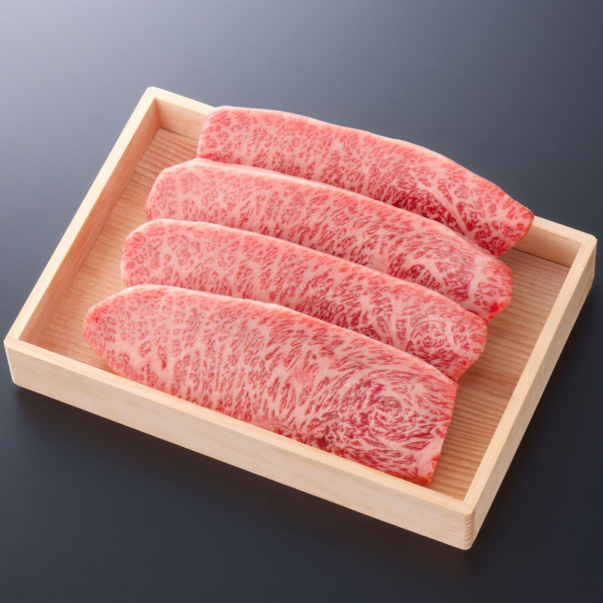 松阪牛イチボステーキ肉　100ｇ　7枚贈答用木箱入りギフト